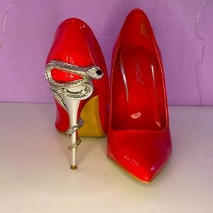 Red pumps